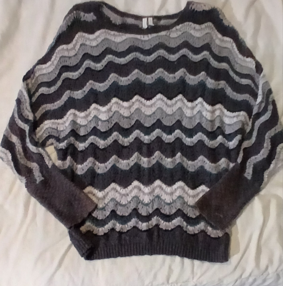 VTG*Madison Wavy Patterned Sweater